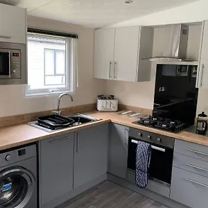 Holiday home Nightingale With Hot Tub, Barmby on the Moor