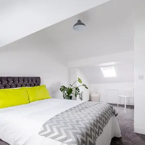 Holiday home Whole House In Centre Of Town Ideal For Contractors And Professionals, Normanton (West Yorkshire)